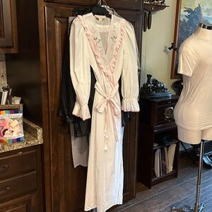 1970’s Oscar De La Renta for Swirl Sz S/M White Women's Robe Floral Detail